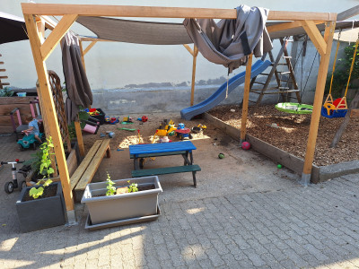 Schattenplatz zum Essen und Spielen